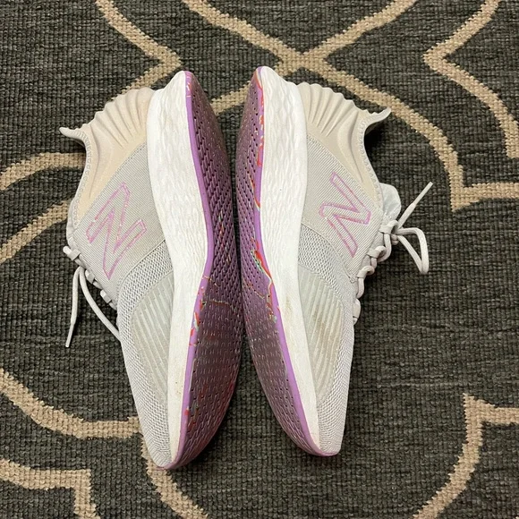 New Balance Fresh Foam Roav - 11 wide - barely worn - Picture 3 of 5